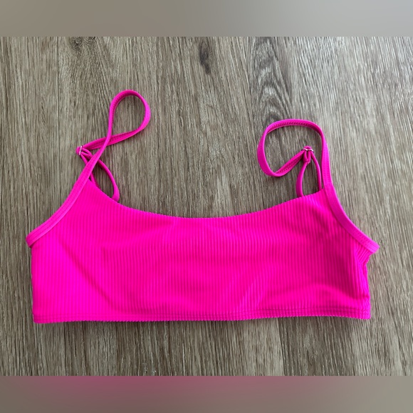 Frankie’s Bikinis Boots Fuchsia Bikini Top NWOT - Picture 2 of 4